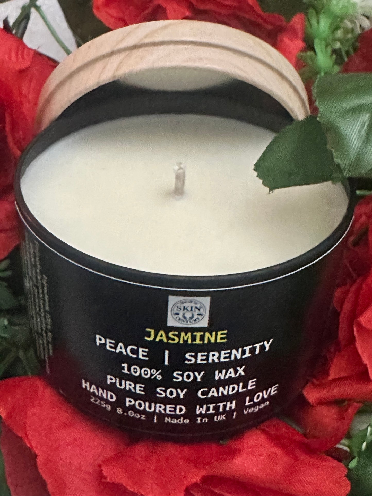 Floral aromatherapy jasmine candle for relaxation and romance