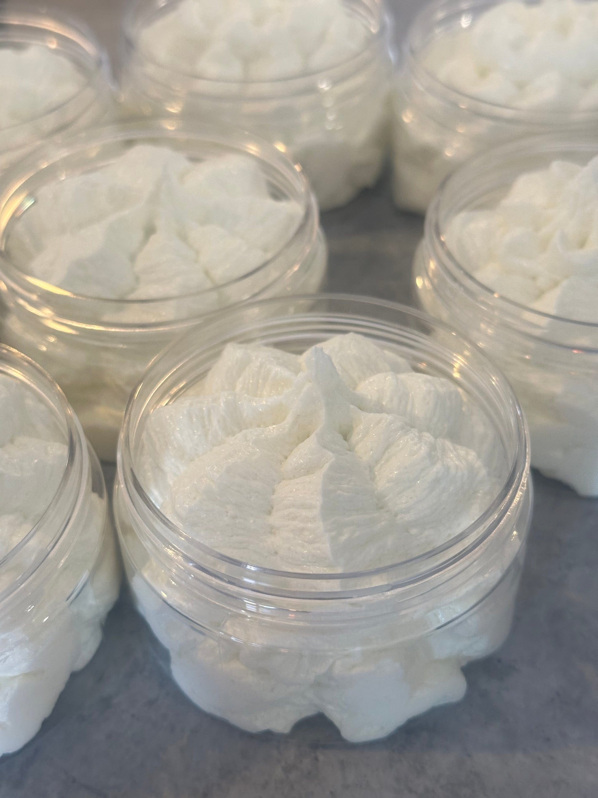Natural foaming body scrub with sugar crystals and vanilla